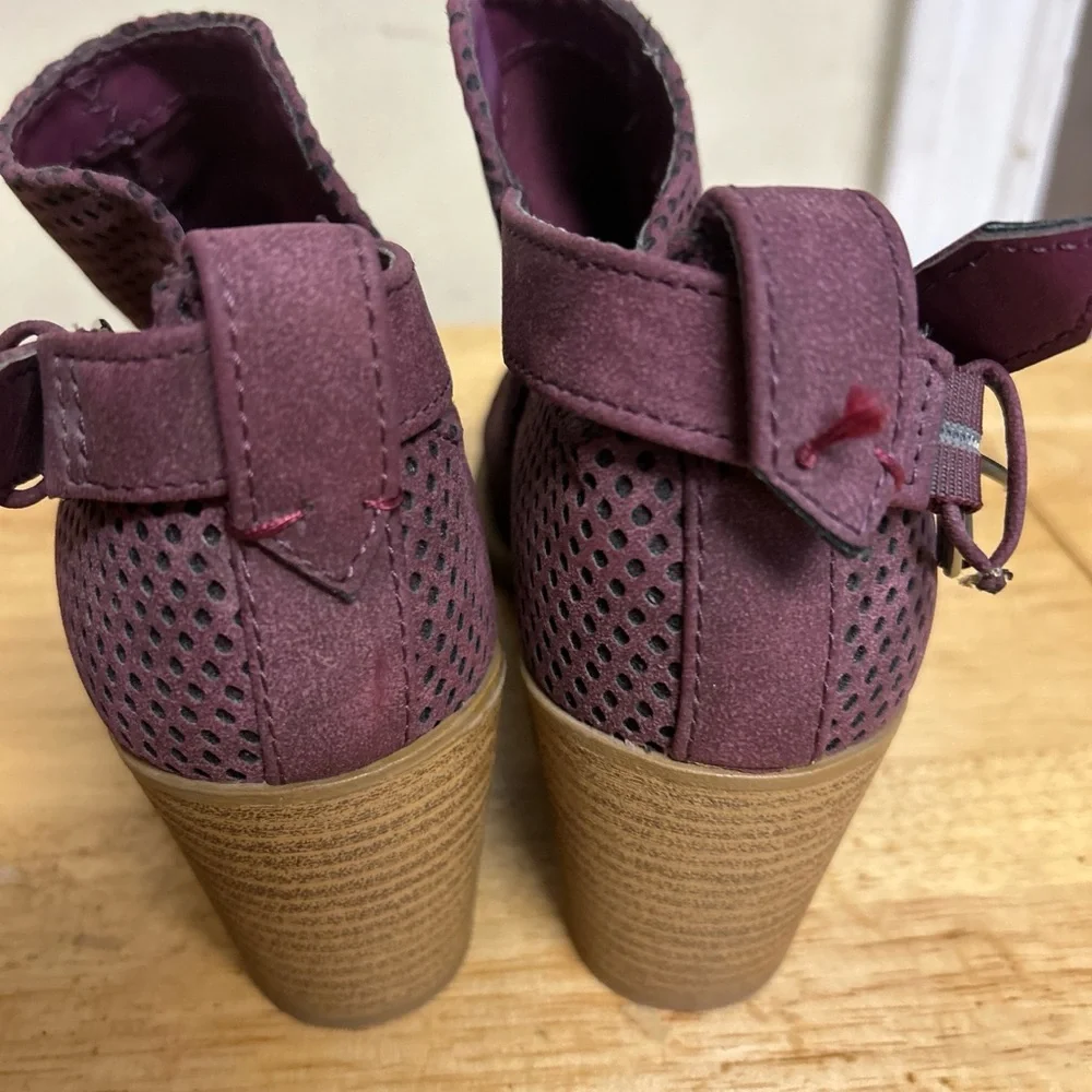 Qupid Purple Ankle Booties with Chunky Heel‎ size 7.5